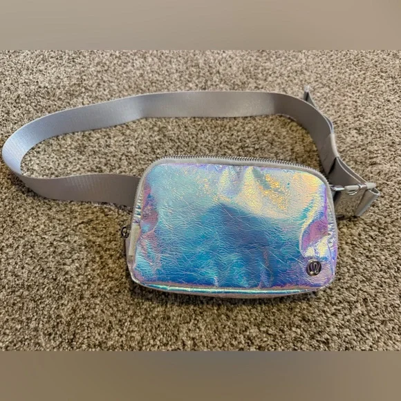 NWOT Lululemon 1L Iridescent Belt Bag - Picture 1 of 4